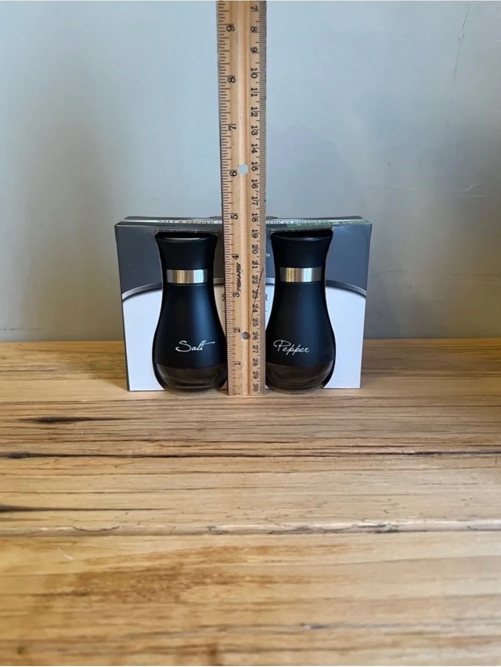 Ideal Kitchen Black Salt & Pepper Shaker Set-NIB